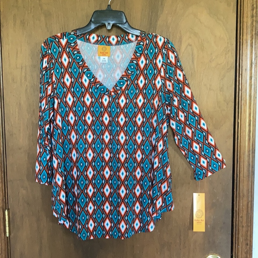 Ruby Rd top Aztec like print soft material v neck shirt w stretch boho MP - Picture 16 of 17